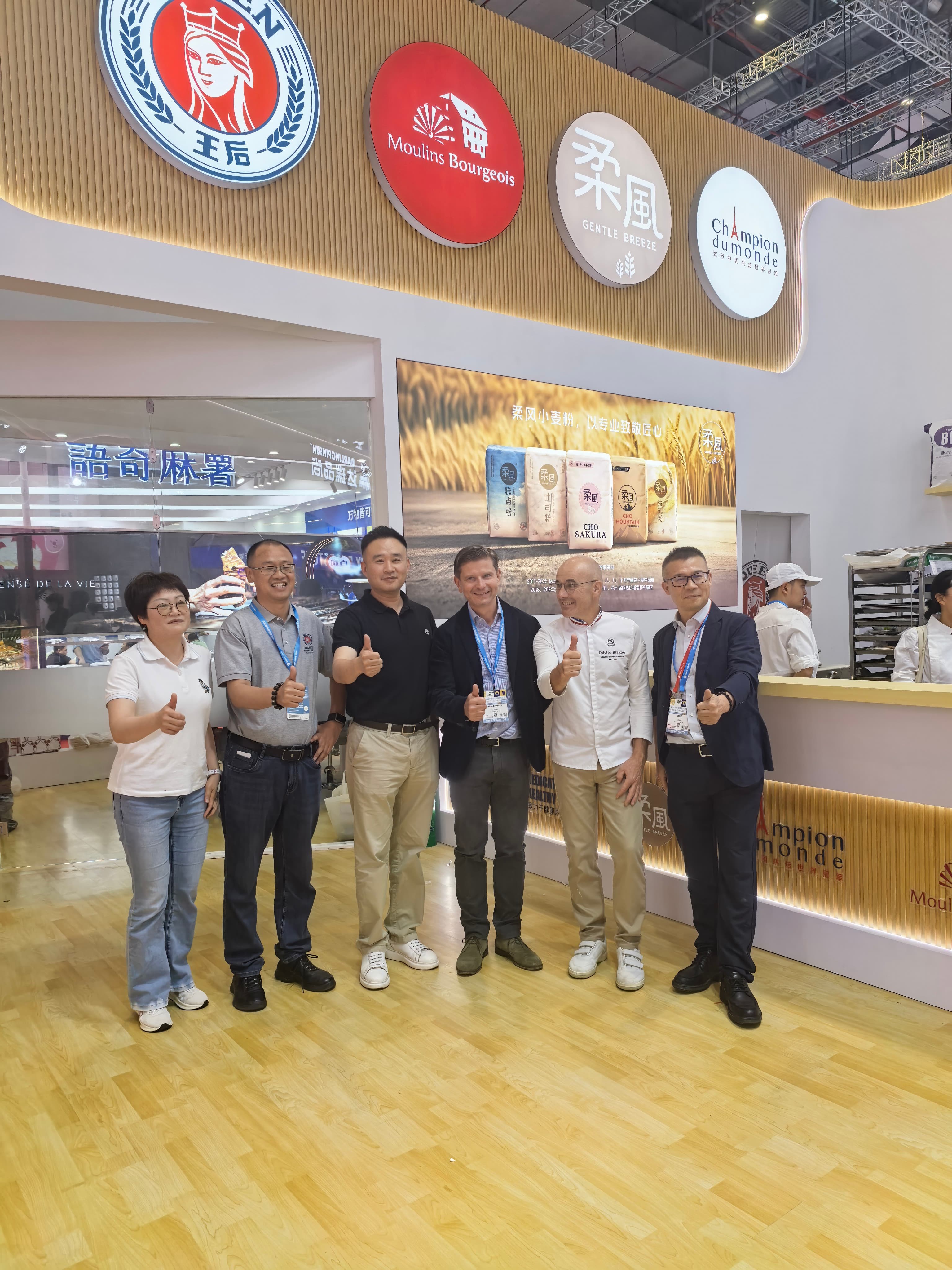 红炉食品第三家旗舰店开业